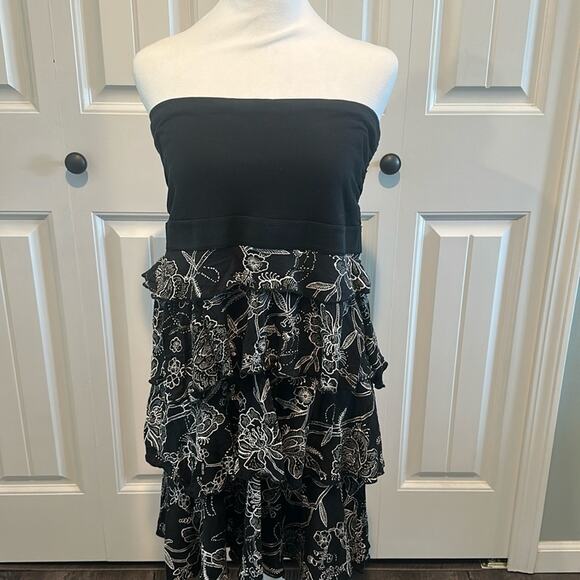 Express Large Black Floral Tiered Strapless Dress - Picture 1 of 10
